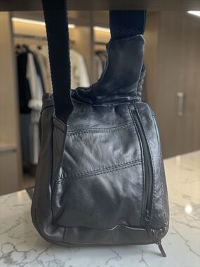 Buxton unisex Black genuine Leather Crossbody Belt Bag New without Tags